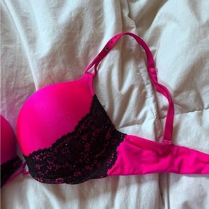 34B Victoria’s Secret miraculous plunge push up bra